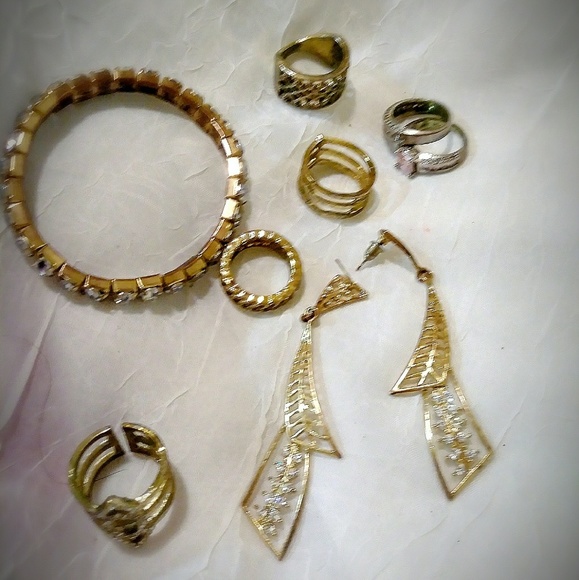 Vintage Jewelry Bundle - Picture 1 of 8